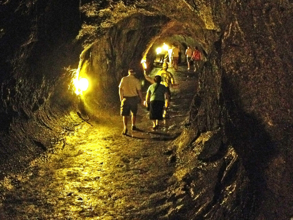 Lava Tunnel im Hawaiian Volcanoes NP