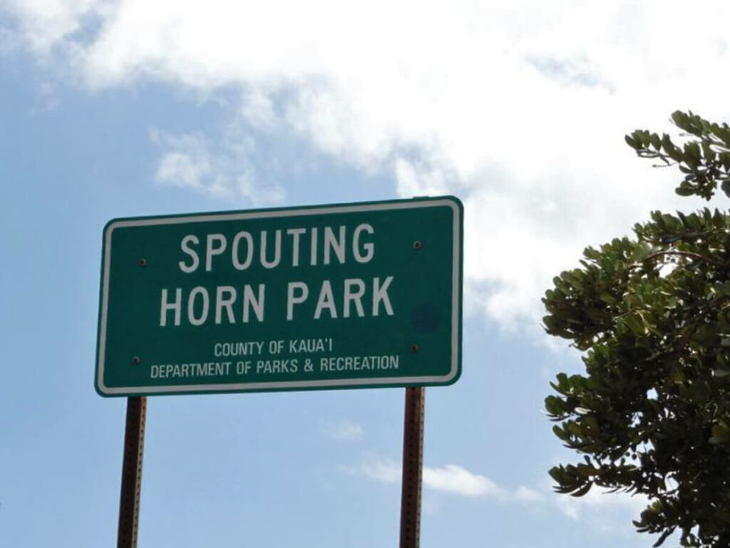 spouting Horn Park Schild auf dem Parkplatz in Kauai