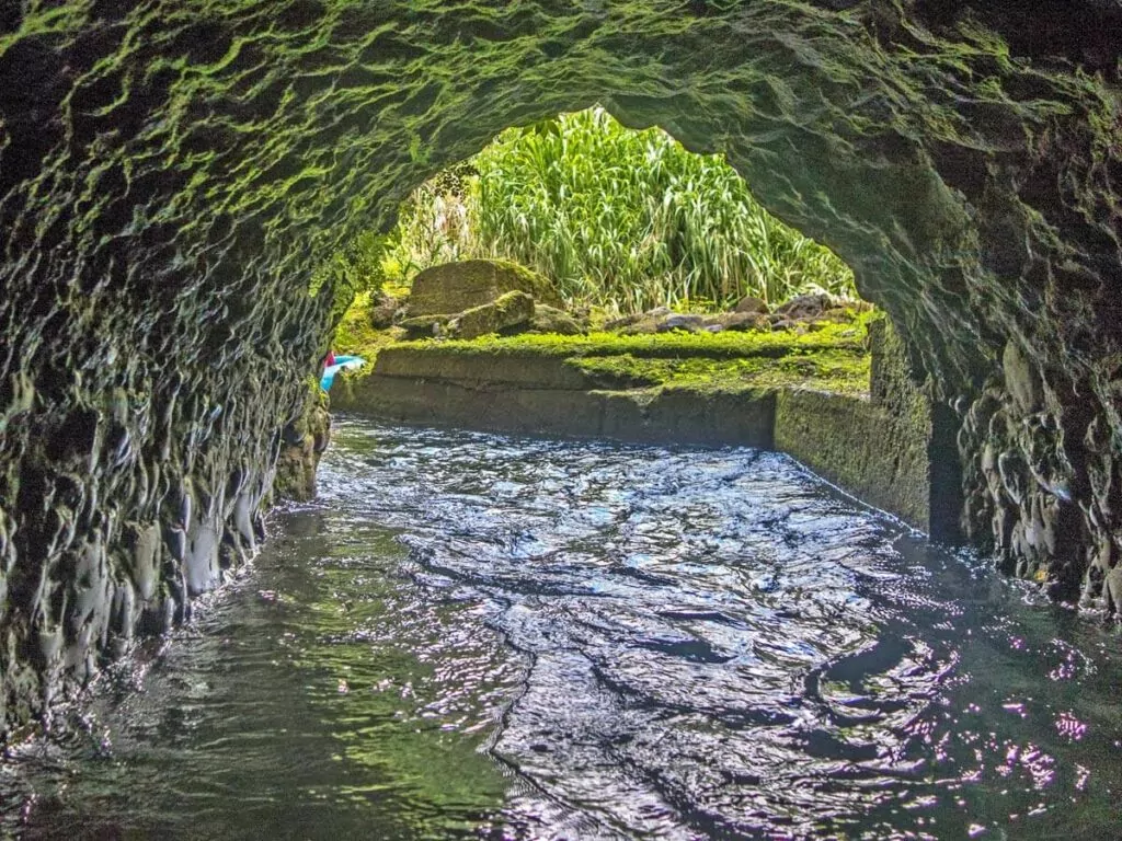 Tubing Kauai - 412 Tunnel beim Tubing auf Kauai