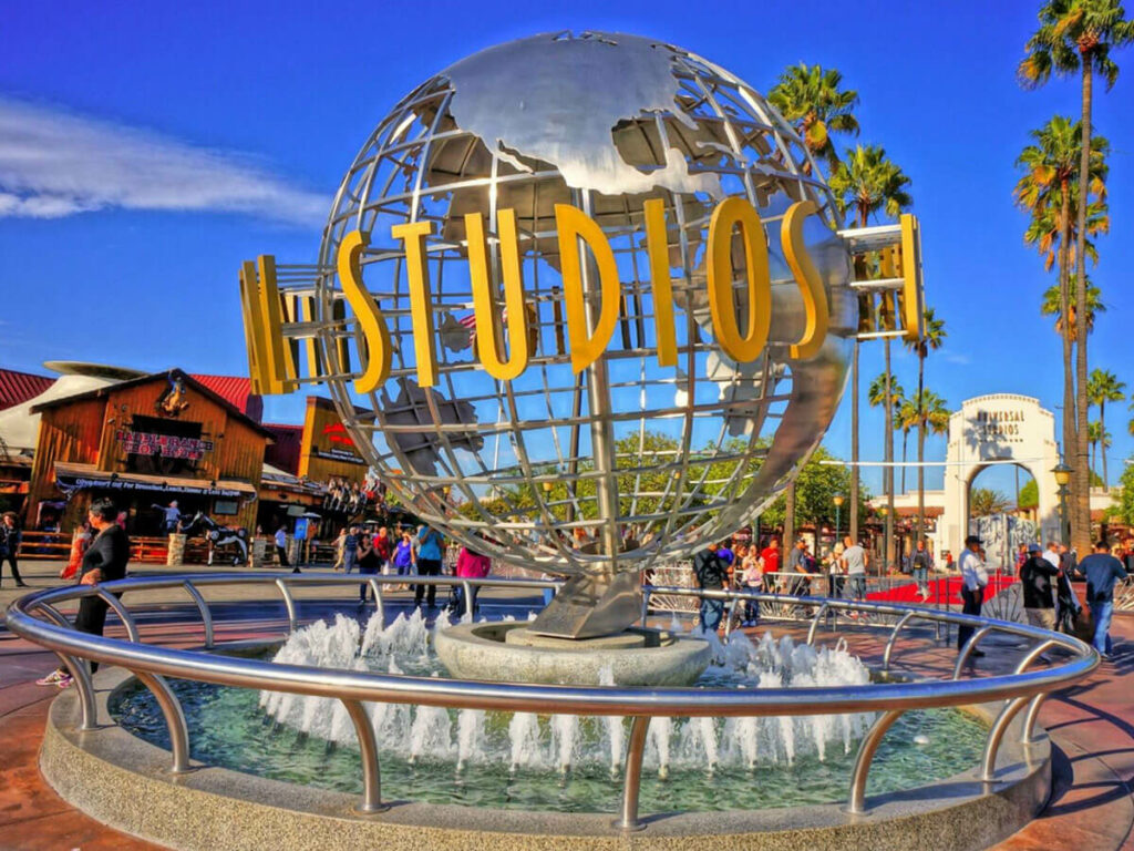 Weltkugel vor den Universal Studios Hollywood