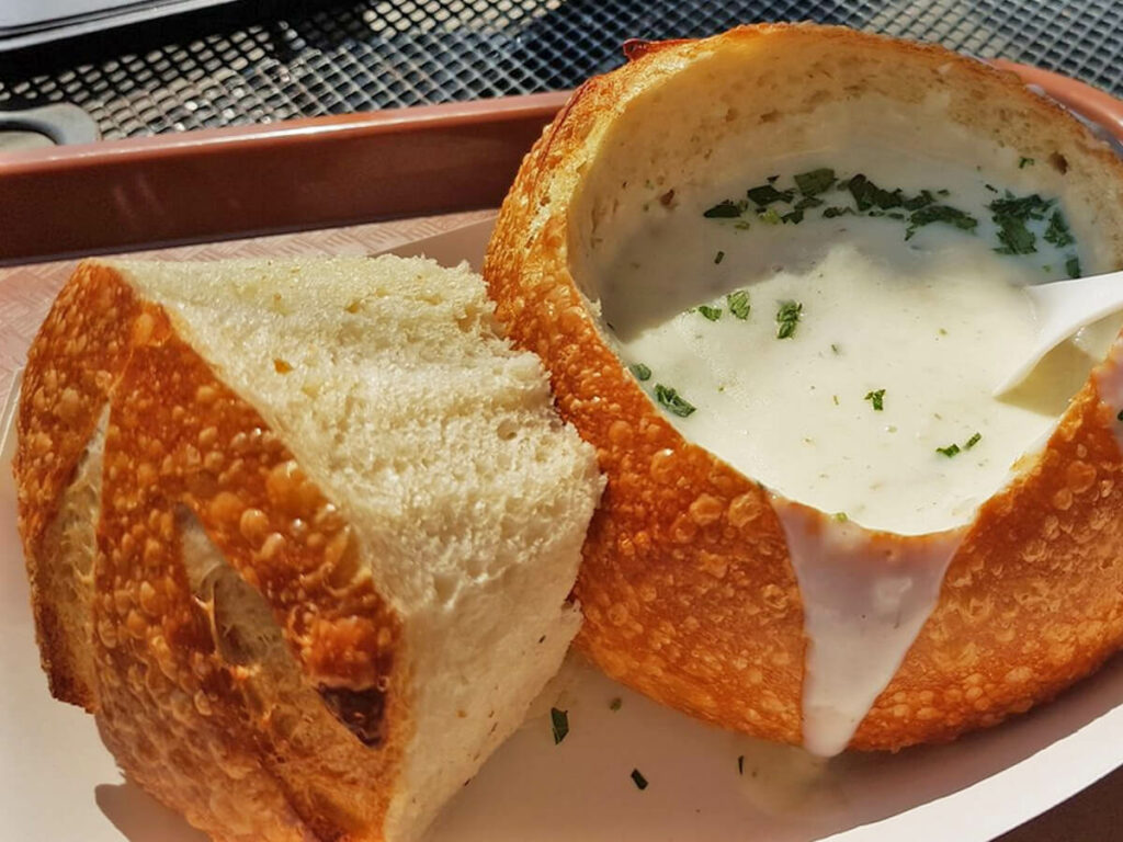 Beliebte Suppe im Sauerteig