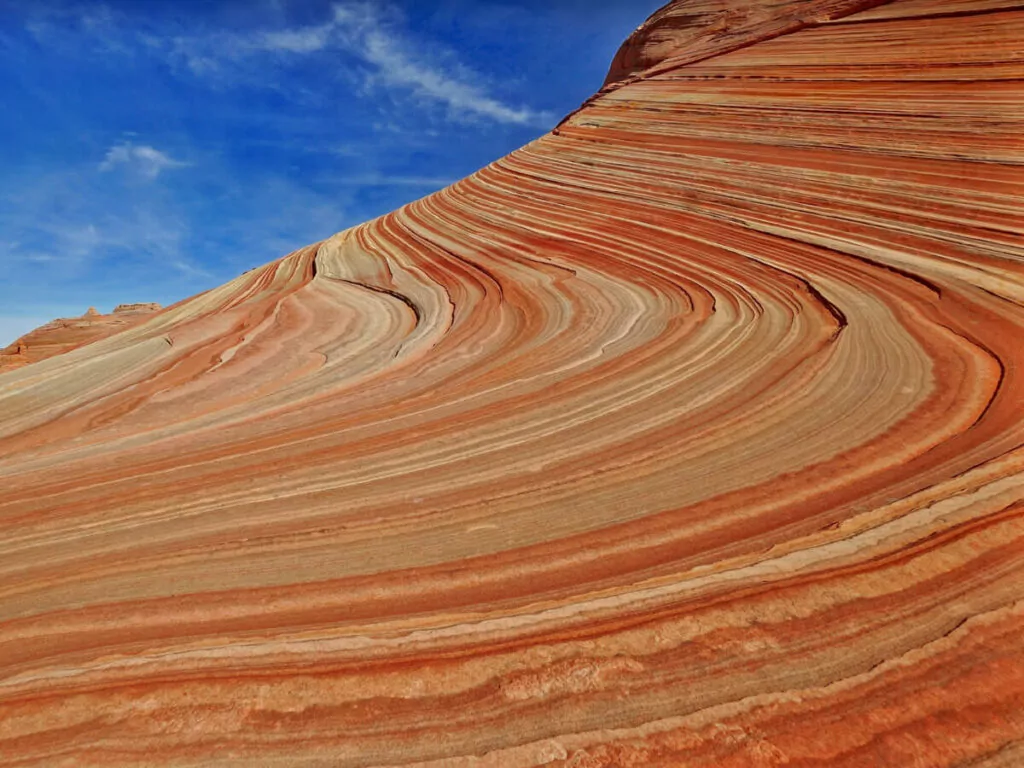 The Wave - 260 Rote Linien in verschriedenen Farbtönen