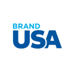 Blauer USA-Logo-Schriftzug mit charakteristischen Konturen, wie im Markenauftritt von USA-Reisen Experte beschrieben.