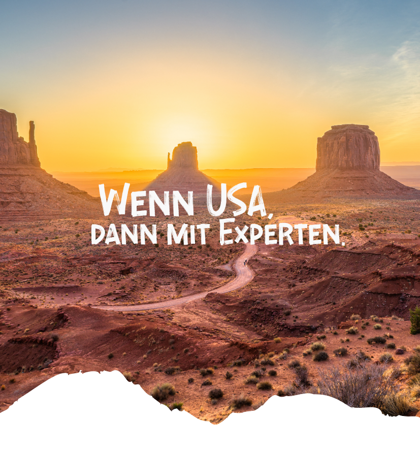 Wenn USA, dann mit Experten: Wüstenlandschaft mit roten Felsformationen und goldener Sonne im Hintergrund für USA-Reisen Experte.