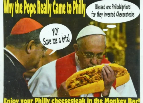 Eine Papst-Karikatur isst ein großes Philly Cheesesteak und bittet im Monkey Bar um eine Serviette in Philadelphia.