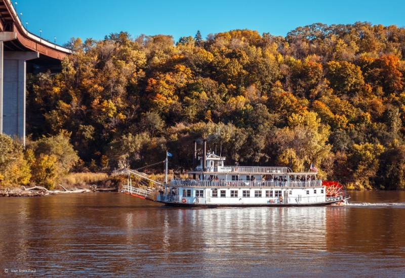 Padelford Riverboat in Fall on the Mississippi River Visit Saint Paul Minnesota True Heart of America - Minnesota Rundreise