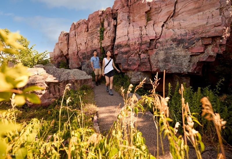 Pipestone_PipestoneNationalMonument_Hiking_07_PaulVincent Minnesota True Heart of America - Minnesota Rundreise