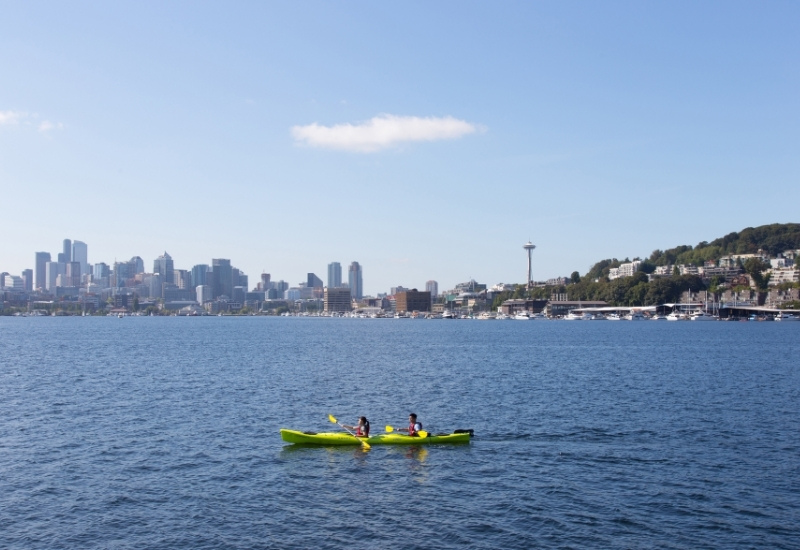 Seattle Paddling Two Worlds. One Journey. Washington & Seattle Rundreise