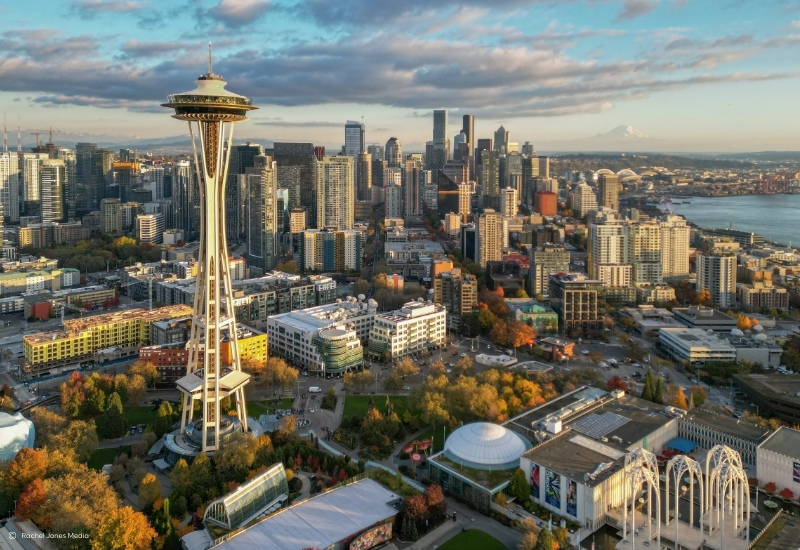 Seattle Skyline Two Worlds. One Journey. Washington & Seattle Rundreise