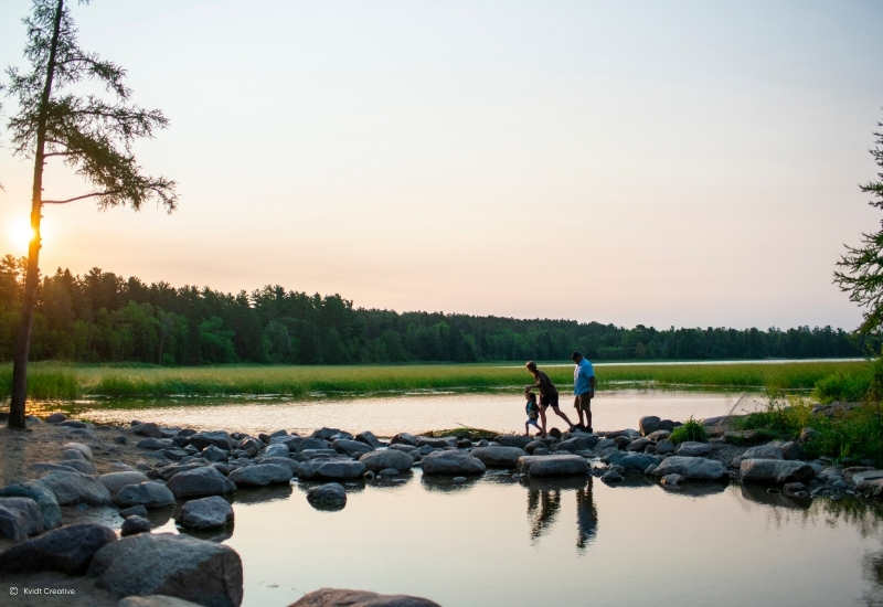 family-itasca-state-park-mississippi-headwaters-2_Kvidt Creativeminnesota True Heart of America - Minnesota Rundreise